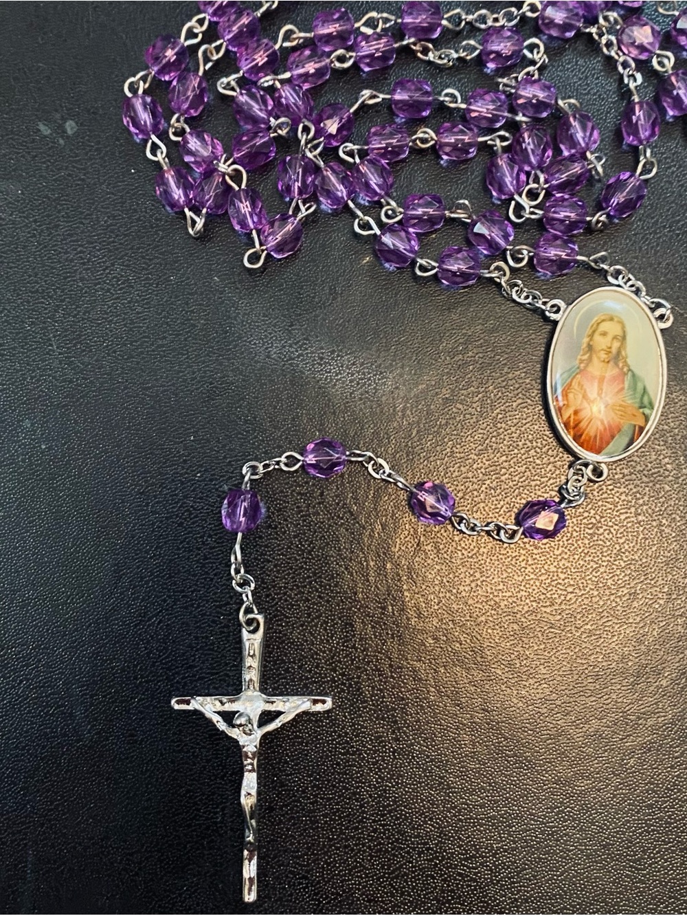 * Beautiful Purple Beaded Rosary with Jesus and a saint NEW